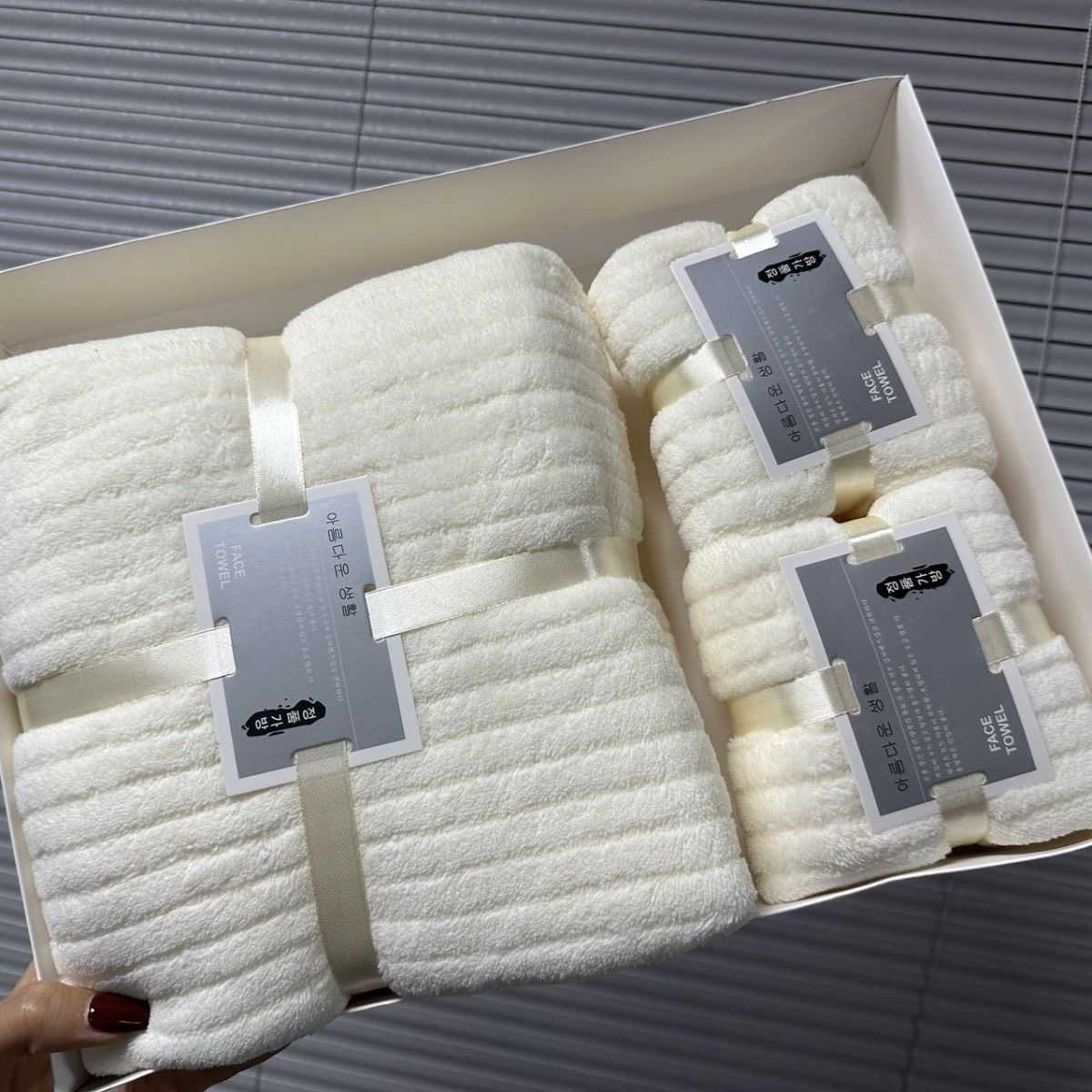 3pcs High-density water-absorbing coral towel