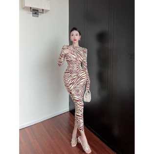 Ge Ge home girl elegant sexy crewneck print chest hollowed out long sleeve dress Ge Ge home girl elegant sexy crewneck print chest hollowed out long sleeve dress