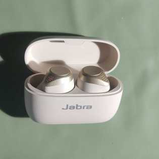 elite75t in-ear earbud