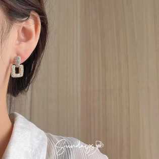 Elegant diamond exquisite square stud earrings