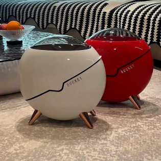 Creative light luxury crevice trash can